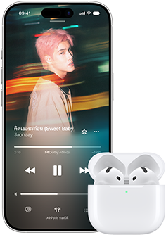 iPhone อยู่ข้าง AirPods ที่อยู่ในเคสชาร์จ, เคสเปิดอยู่