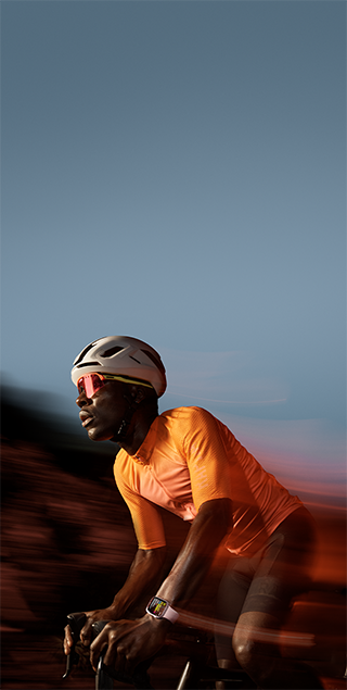 ภาพคนปั่นจักรยานที่สวม Apple Watch Series 9