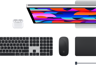 อุปกรณ์เสริมของ Mac ได้แก่ AirPods, Studio Display, Magic Keyboard, Magic Mouse, Magic Trackpad, สายชาร์จ MagSafe