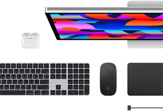 อุปกรณ์เสริมของ Mac ได้แก่ AirPods, Studio Display, Magic Keyboard, Magic Mouse, Magic Trackpad, สายชาร์จ MagSafe
