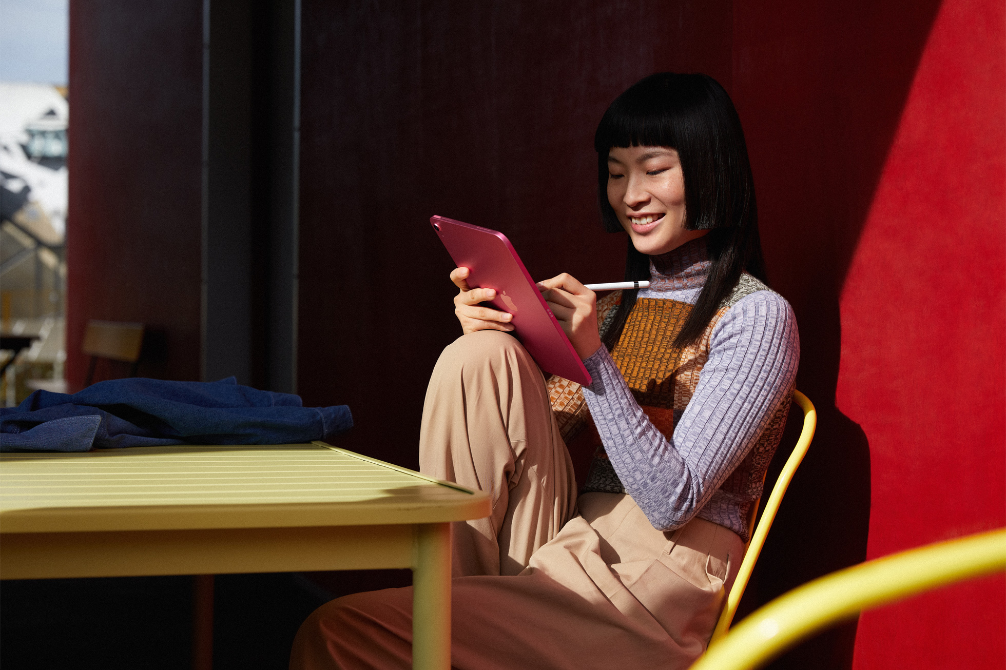 Apple เปิดตัว iPad ที่ออกแบบใหม่หมดใน 4 สีสันสดใส
