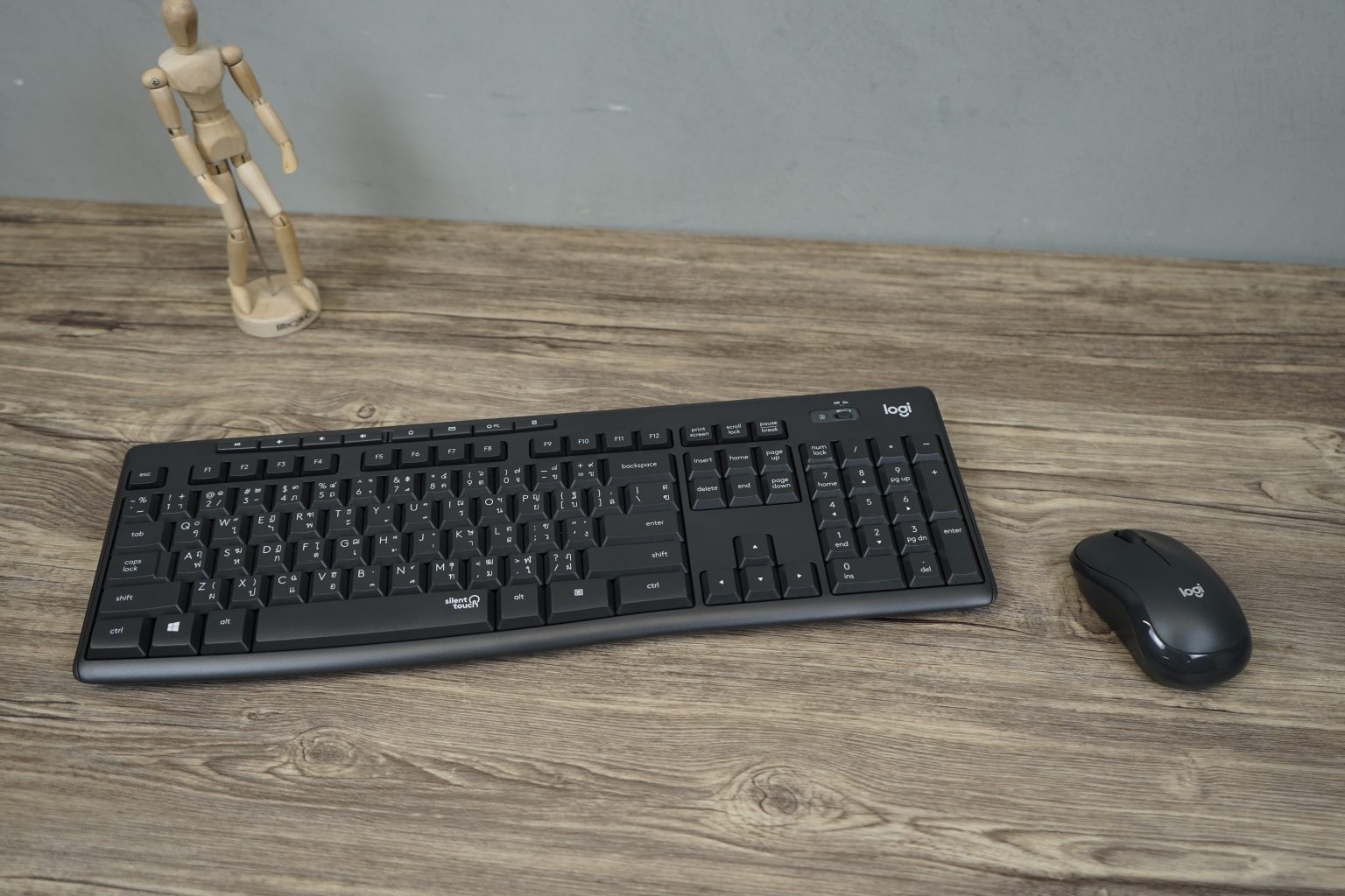 Universal Keyboard สุดคุ้ม ใช้ได้หลายอุปกรณ์ จาก Logitech - Studio7